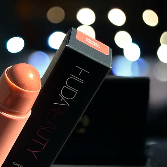 Huda Beauty Cheeky Tint - Picture 3 of 16